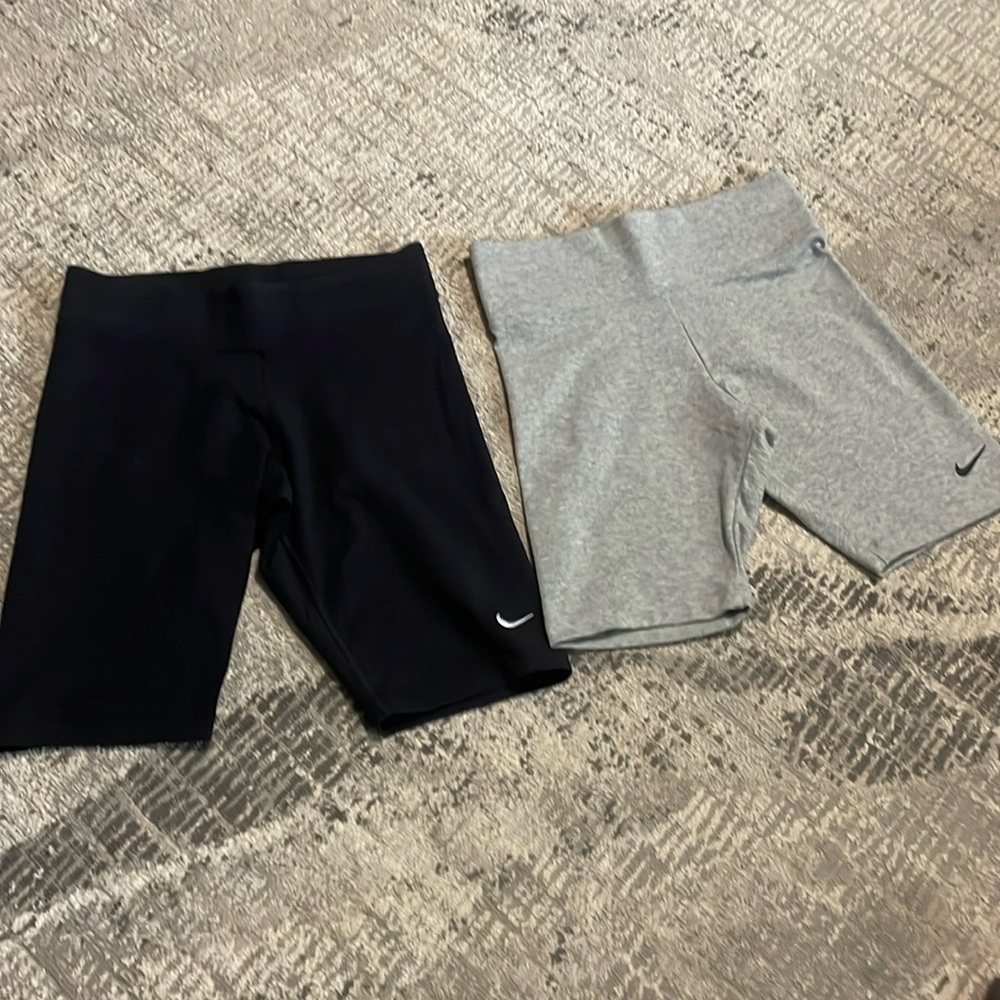 Two pair Ladies Nike biker/athletic shorts 1 pair black & 1 pair grey. Sz Small